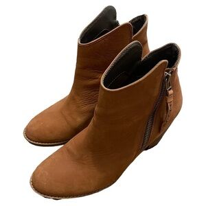 Steve Madden Whysper Leather Nubuck Zip Ankle Boot size 9B